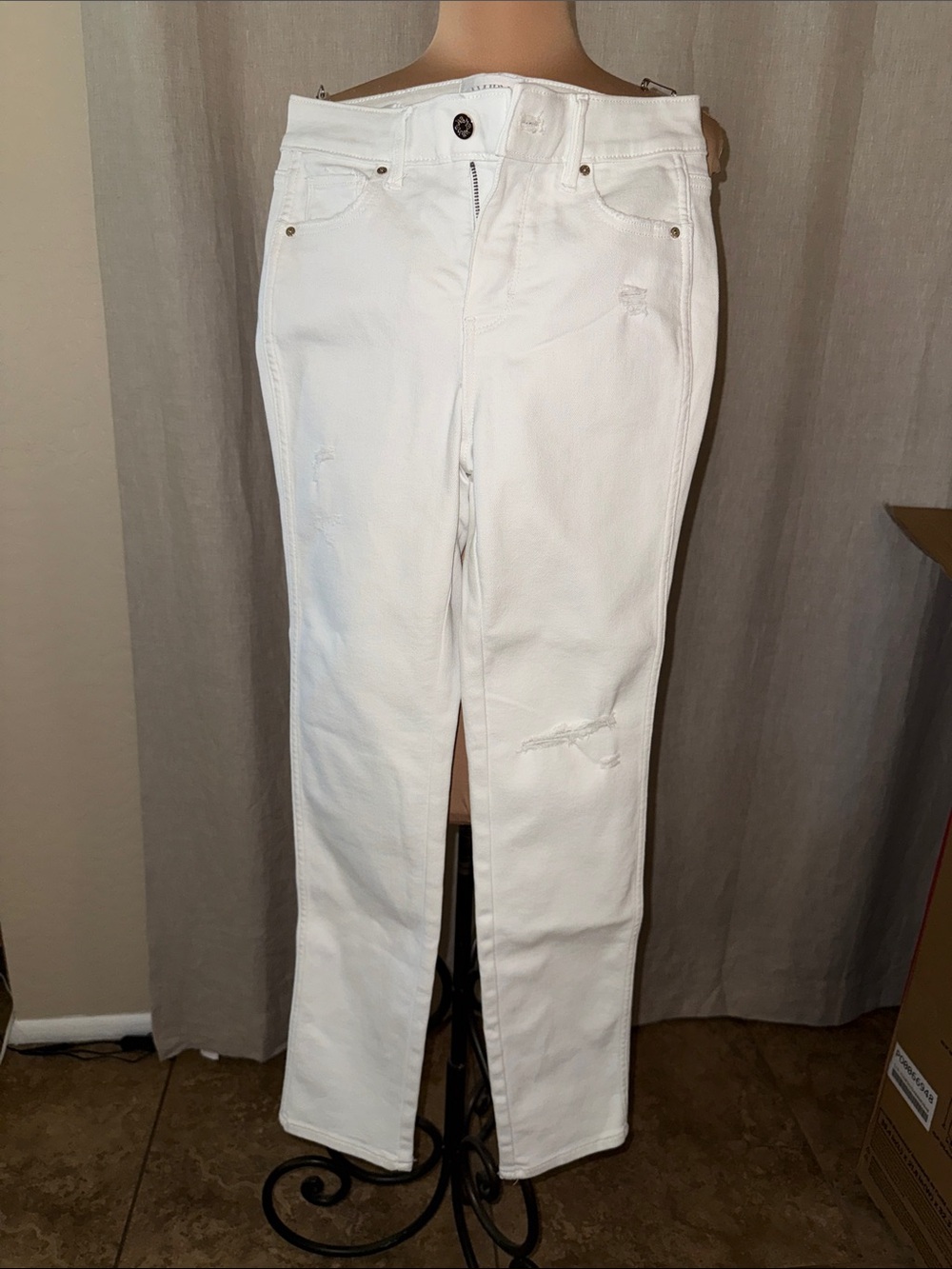 White House Black Market White Straight-Leg Jeans sz0 NWT